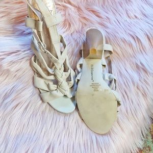 BCBGENERATION ivory heel